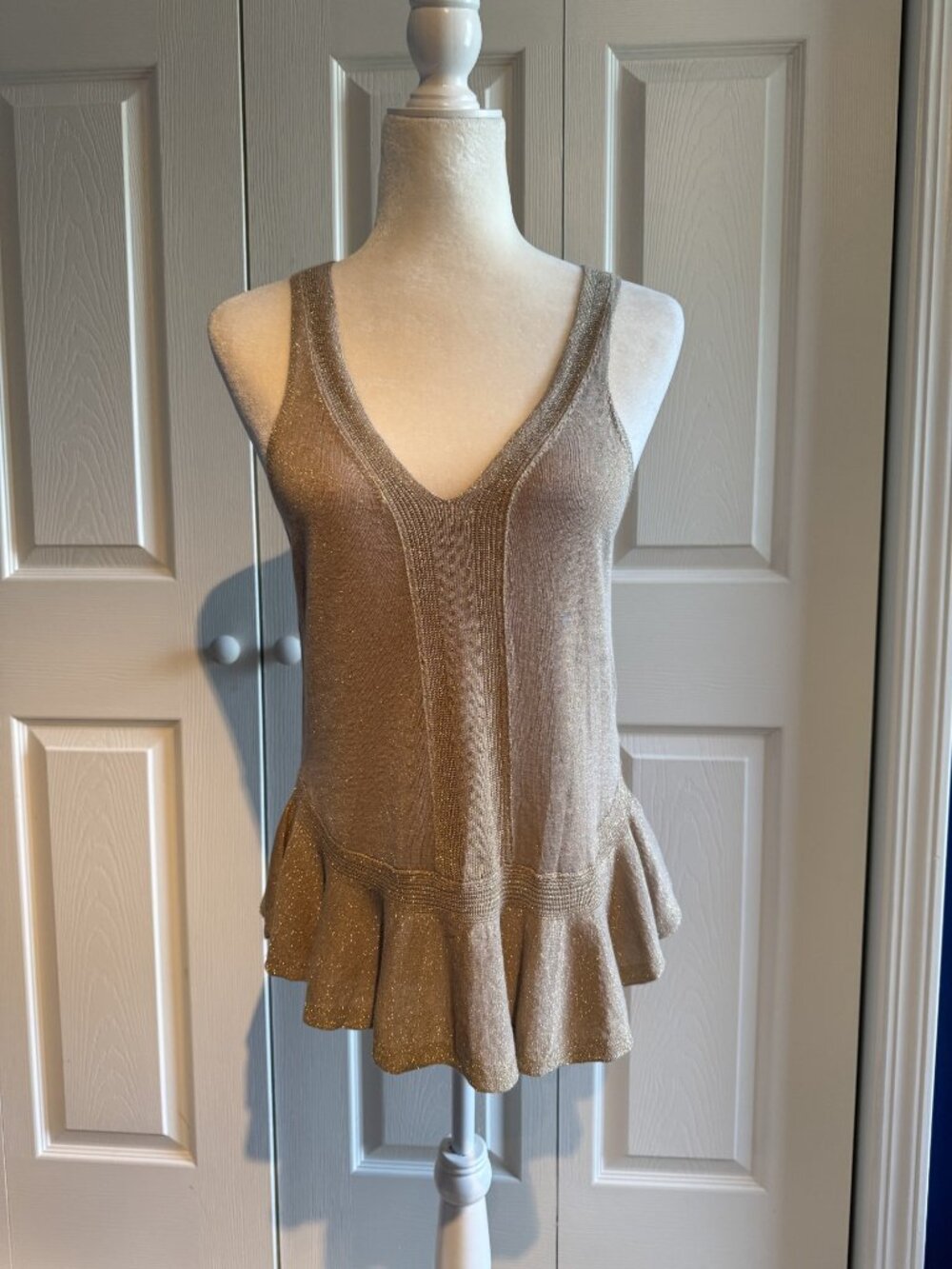 Women's Banana Republic Gold Shimmer Metallic Peplum Tank Top Size Small NEW